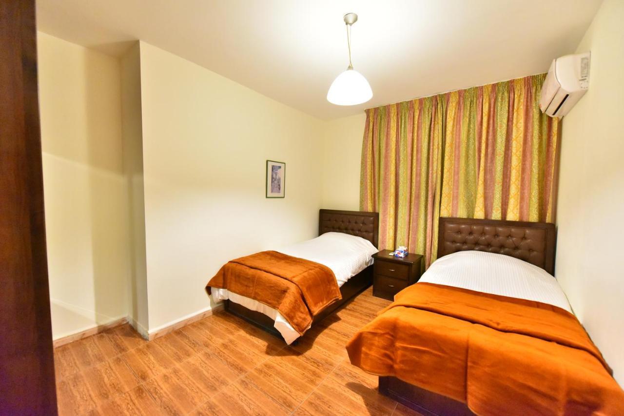 Al Farooq Hotel Apartments Ammán Exteriér fotografie